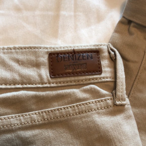 Capris tan made by Levi’s Modern Crop size 12 - Picture 6 of 9
